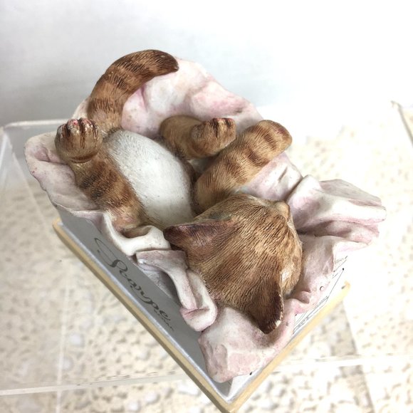 Cat Playfully Laying in A Scarpe Roma Shoe Box Figurine - Picture 6 of 9